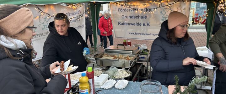 Leckere Bratwurst für einen guten Zweck: Der Förderverein beim Adventszauber 2025 (c) 2024 - BfK e.V. / Florian Windeck