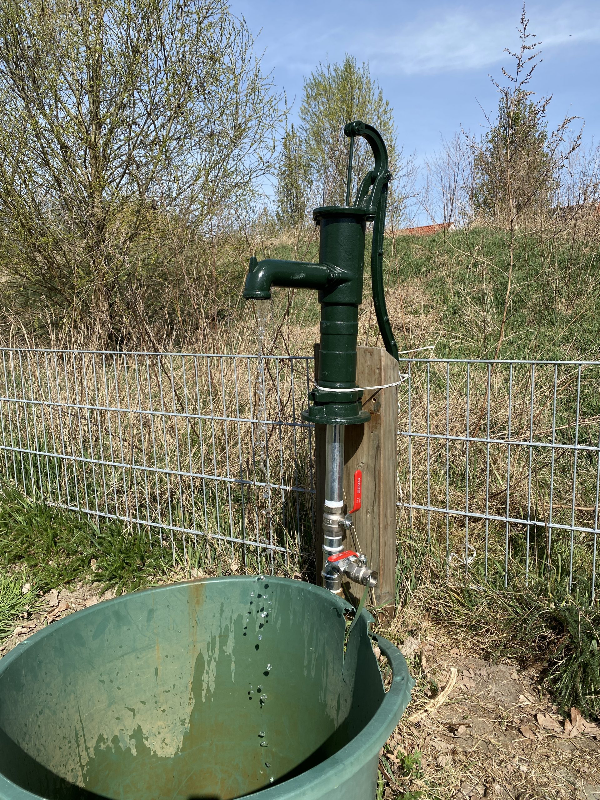 Elektrische Wasserversorgung im Blumen- & Gemüsegarten