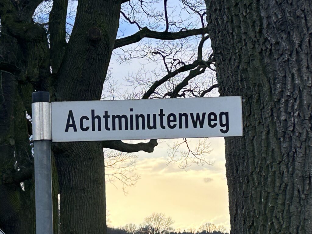 (c) 2024 - Florian Windeck | Achtminutenweg in Kaltenweide