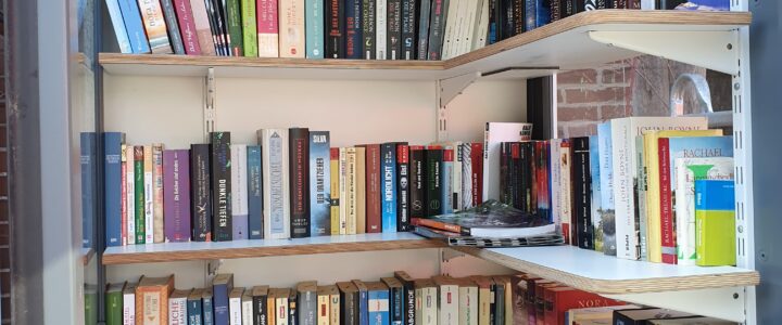 Sommer, Sonne, Lesezeit: Stöbert doch mal in der Bücherzelle! Sommer, Sonne, Lesezeit: Stöbert doch mal in der Bücherzelle!